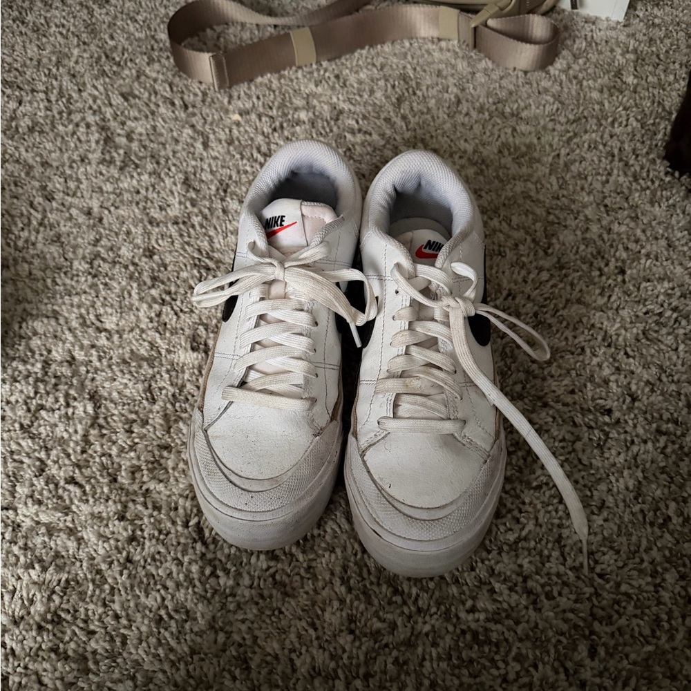 Nike White Low-Top Sneakers with Black Swoosh